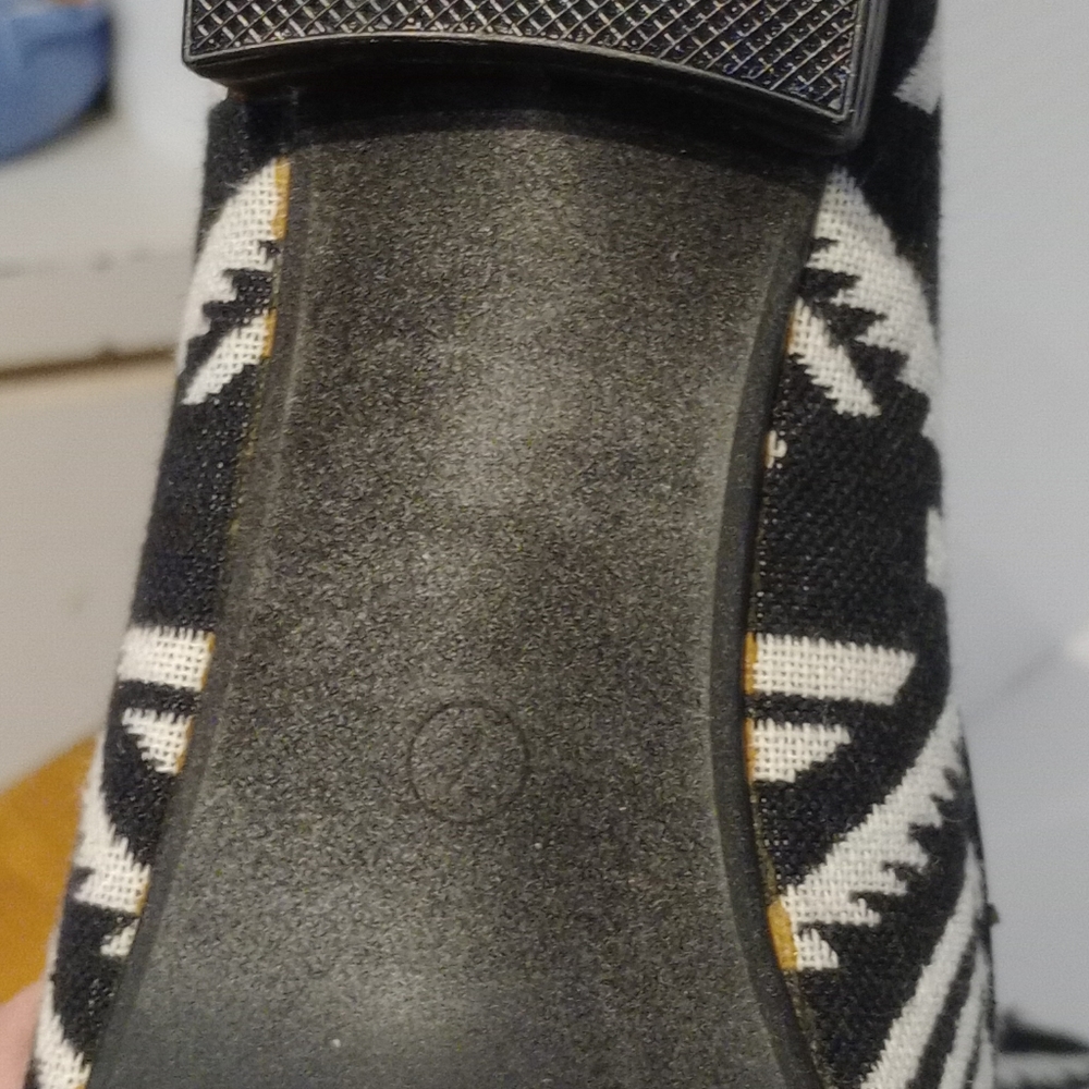 G.C. Tribal Flats Size‎ 7 - Picture 10 of 11
